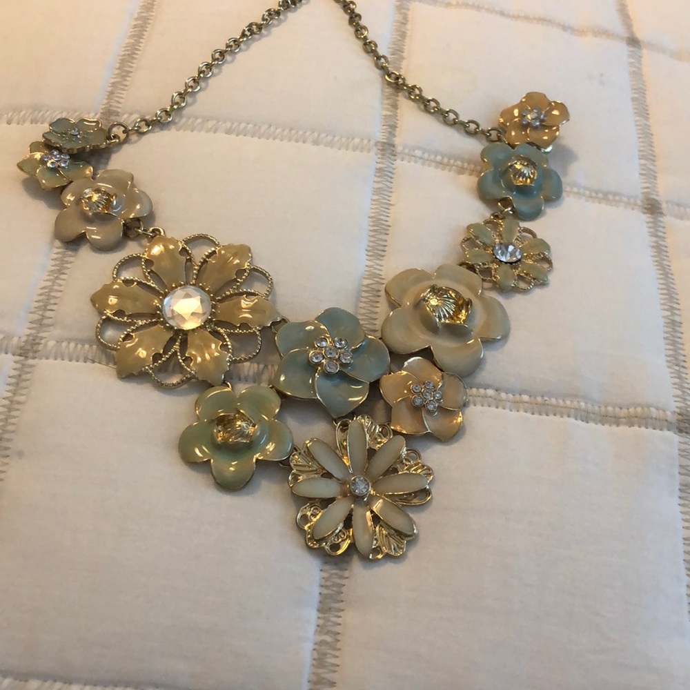 Statement necklace